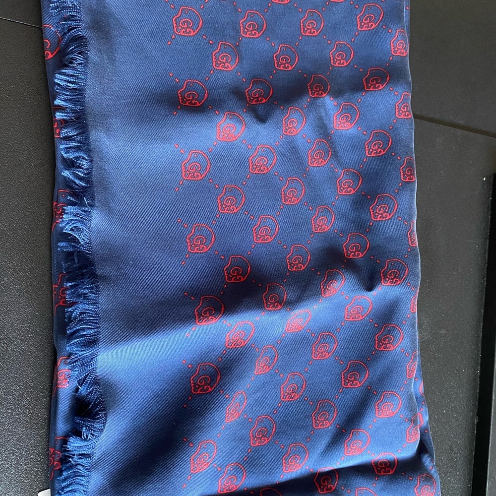 Gucci skull scarf.